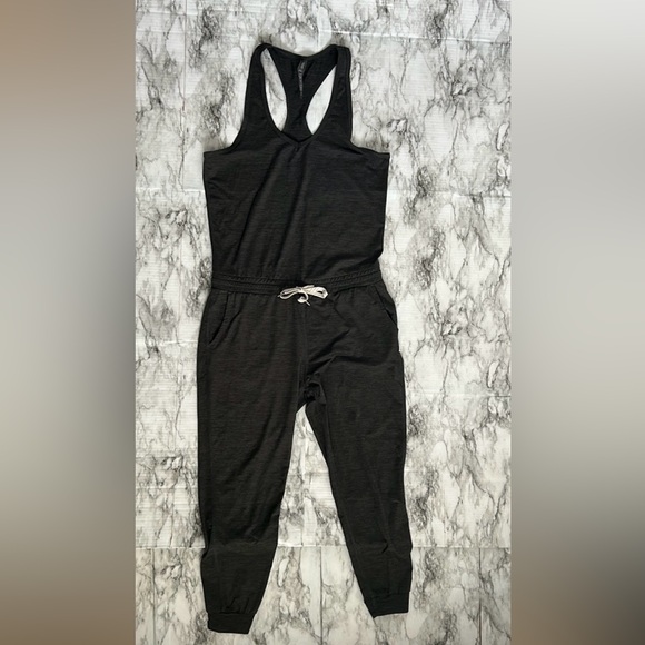 Vuori | Lux Jumpsuit Size Small. Heathered Gray ankle length joggers - Picture 3 of 14